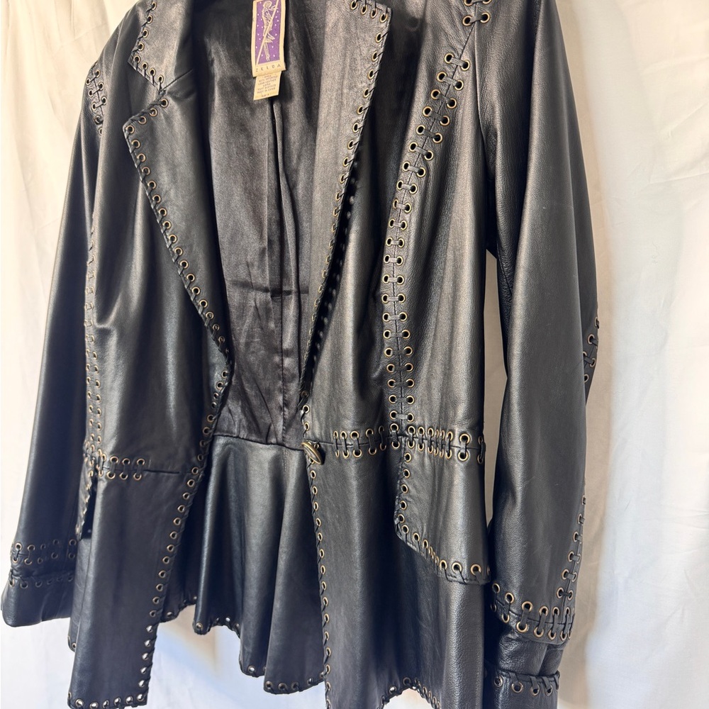 Vintage Zelda Black Leather Jacket with Gold Detailing - Picture 5 of 8